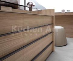 Dressing Chic Personnalisable avec Portes Coulissantes et Îlot Central | Bois et Verre Élégante - 4