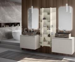 Salle de Bain Moderne Italienne pour Couple avec Vasques en Grès Noir et Éléments Hauts Suspendus - 4
