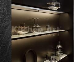 Cuisine contemporaine avec îlot et facades en pierre naturelle au surfaces en bois Noyer sombre - 2