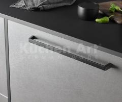 Cuisine Moderne en Acier Brossé au Design Industriel avec Surfaces en Métal et Étagères Ouvertes - 5