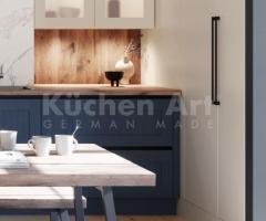 Cuisine Rustique en bois : Teintes bleu Océan et Crème-Magnolia avec céramique effet marbre blanc - 2
