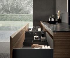 Salle de Bains avec Verre Fumé, Bois sombre et vasque marbré - 3