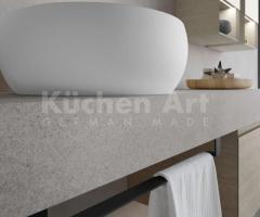 Salle de Bains contemporaine : Élégance Naturelle avec Vasque et Miroir Éclairé - 2